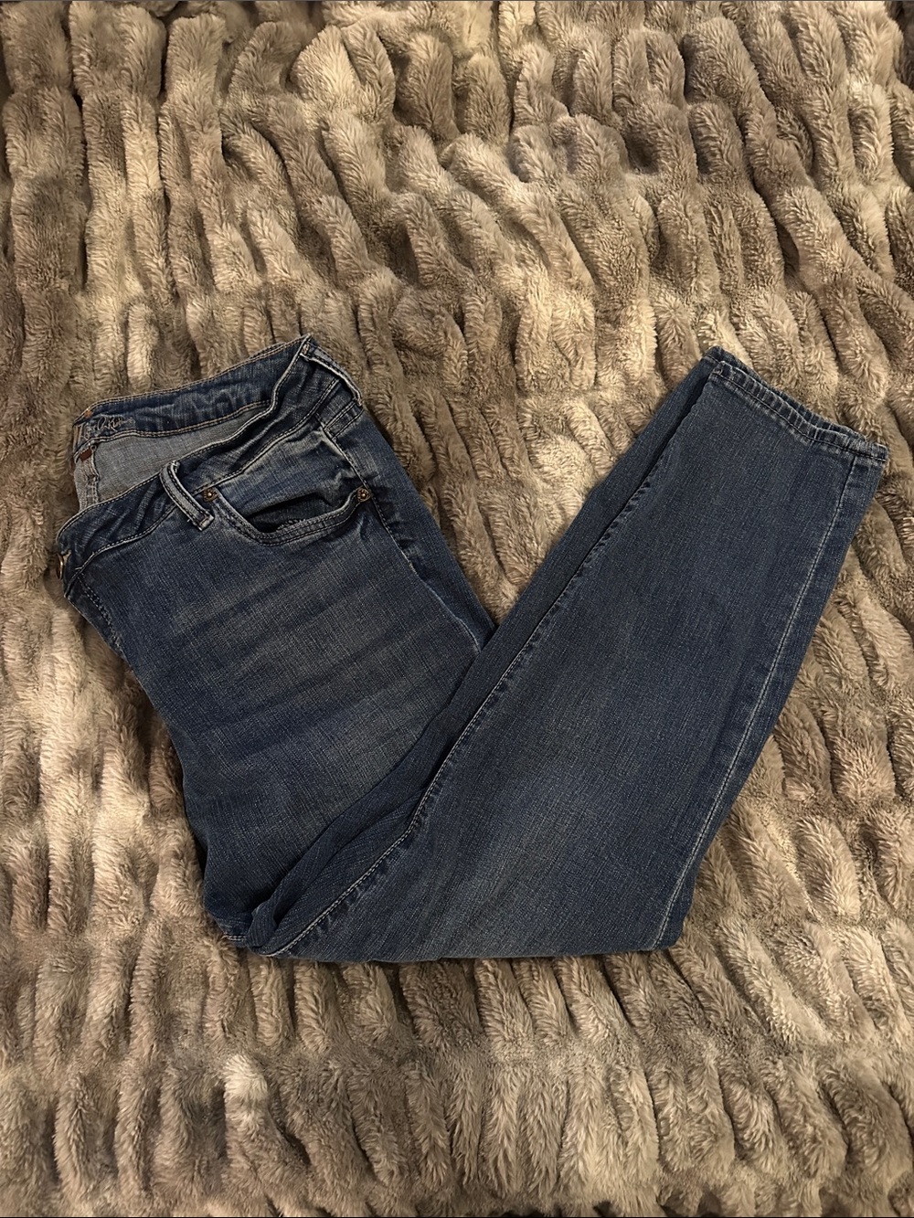 Kut from the Kloth Women's Katy Ankle Straight Leg Jeans - Picture 4 of 5